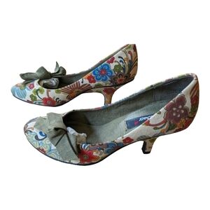 Baci Serenai Multicolor Floral 2.5 " Pumps Women’s Size 9 EUC